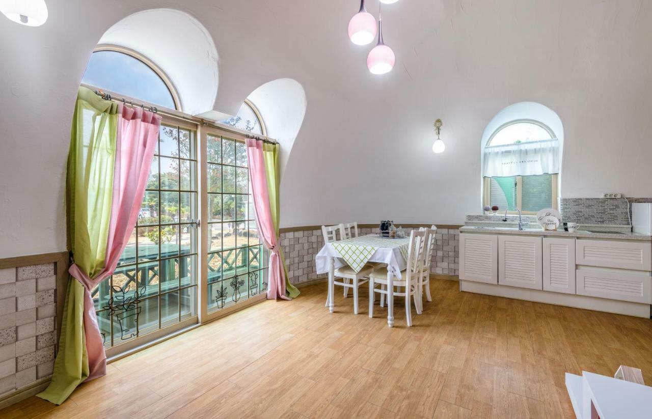 Domgrami Pension Szogüpho Kültér fotó